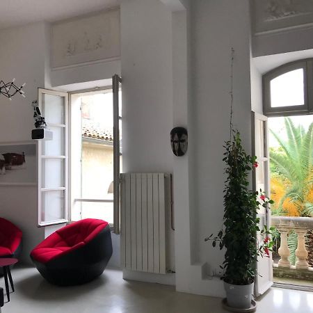 Appartement A La Roquette, Dans L'Hotel De Divonne, Classe. 阿爾勒 外观 照片
