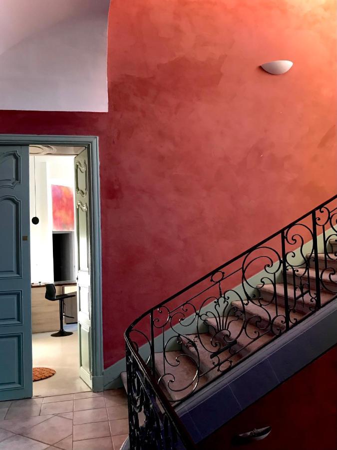 Appartement A La Roquette, Dans L'Hotel De Divonne, Classe. 阿爾勒 外观 照片